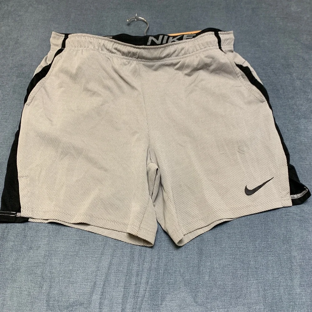 Nike Dri Fit Training Shorts Mens XL Gray Black Mesh Swoosh Logo Athletic Gym